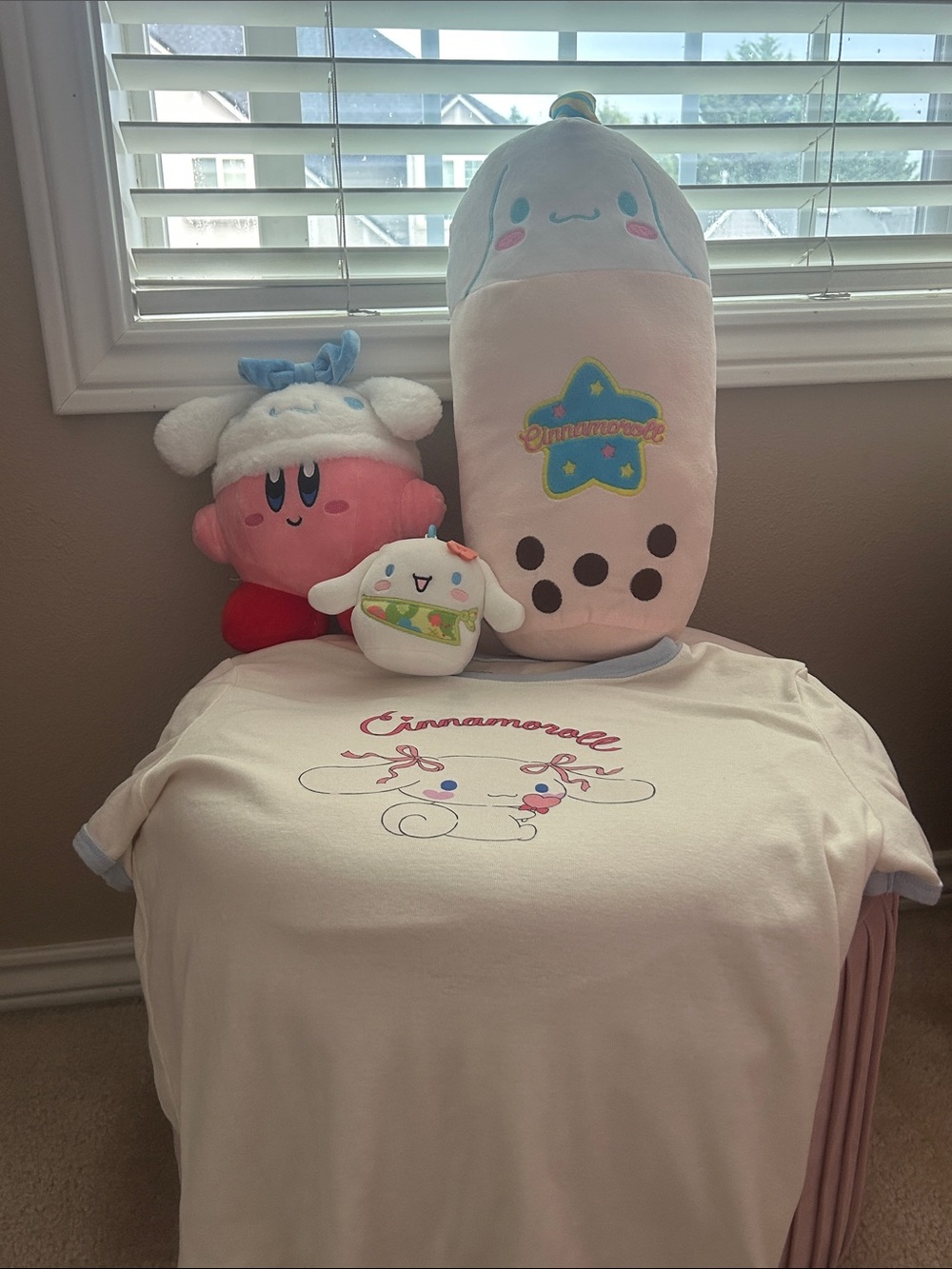 Sanrio Cinnamoroll Cream Tee with Pink Ribbon Print, 2 plush and backpack hanger